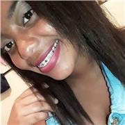 Profesora de informática, imparte clases a niños de todas las edades